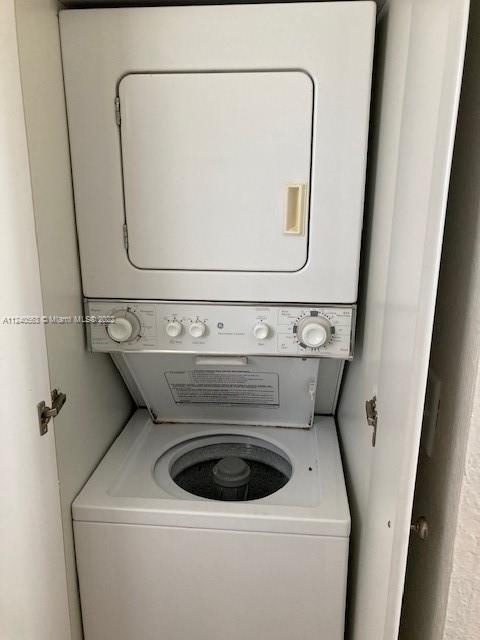 DOUGLAS OAKS CONDO - Residential Lease