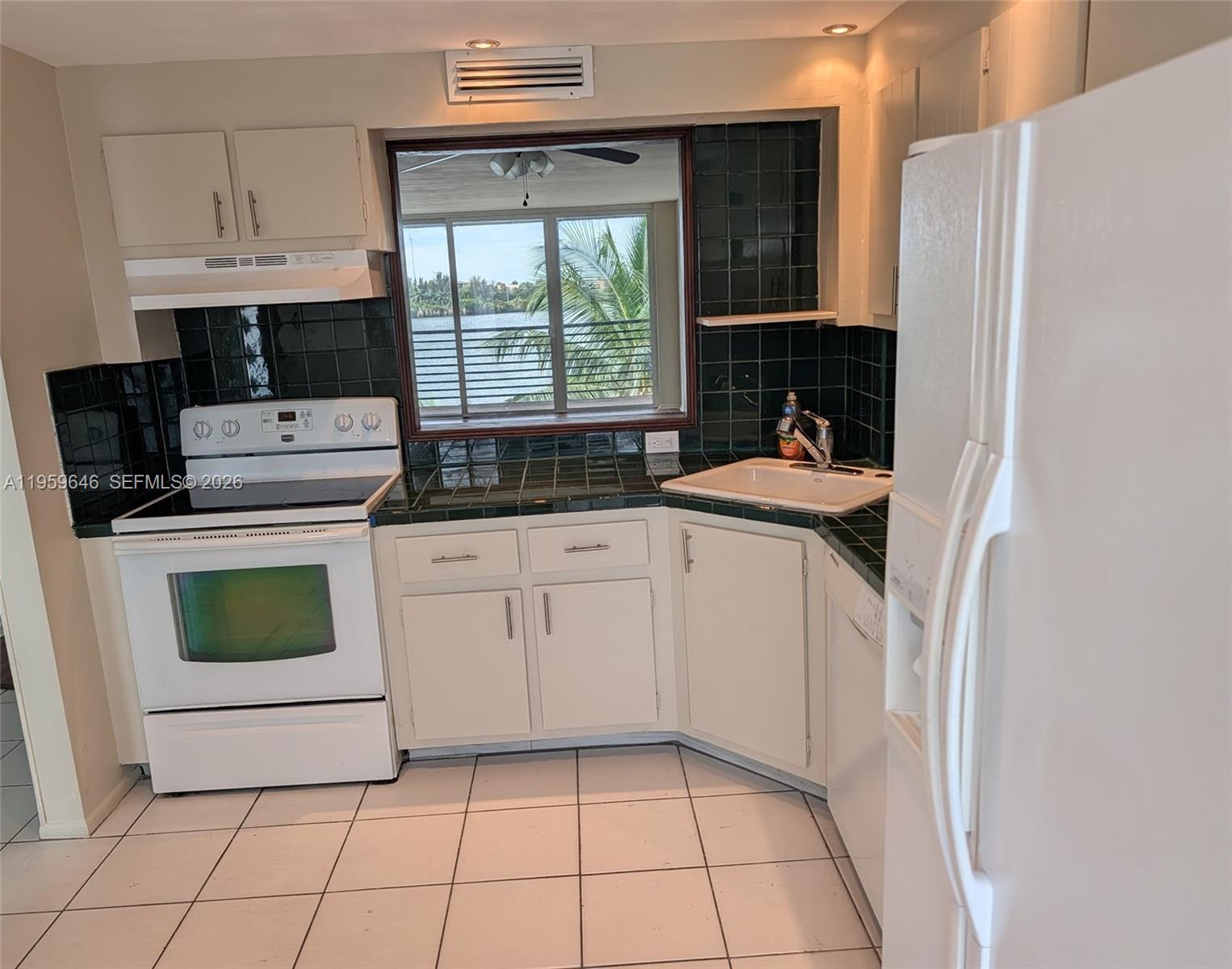 ROYAL BAHAMIAN WEST - Residential