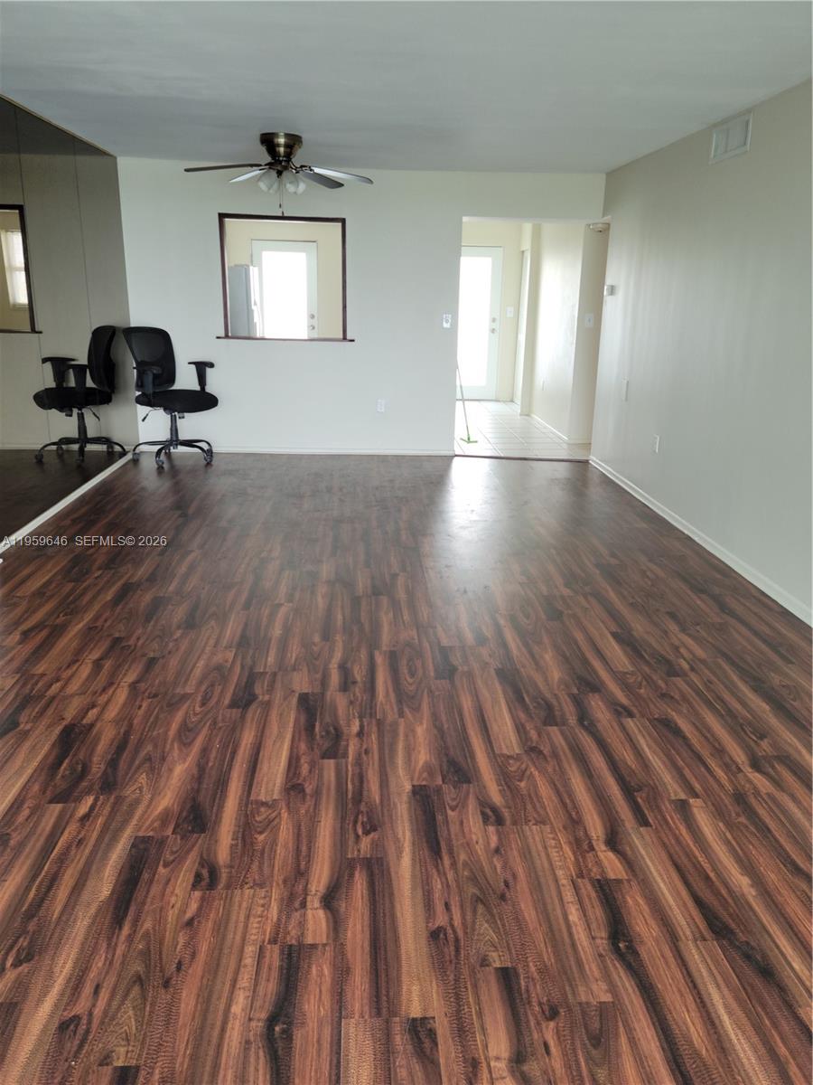 ROYAL BAHAMIAN WEST - Residential