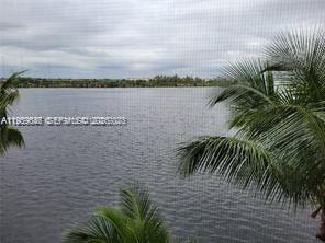 ROYAL BAHAMIAN WEST - Residential