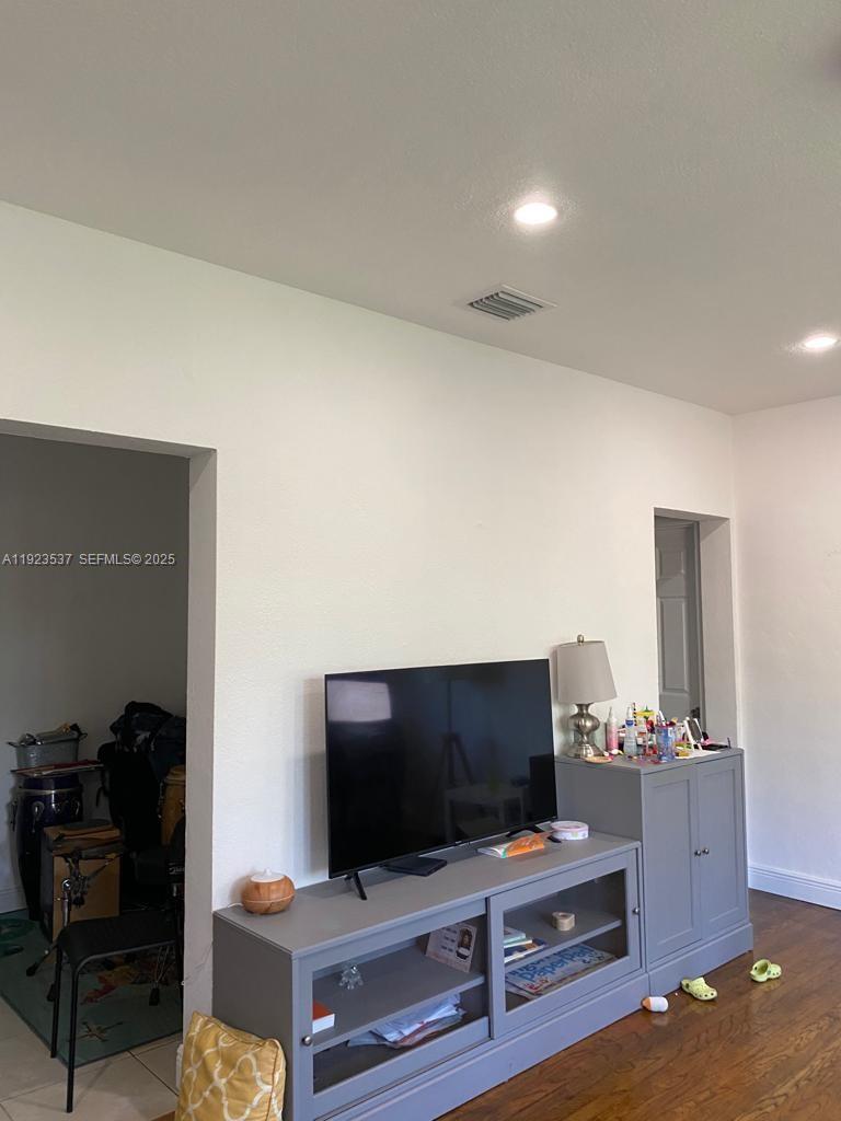 BISCAYNE BCH SUB - Residential Income