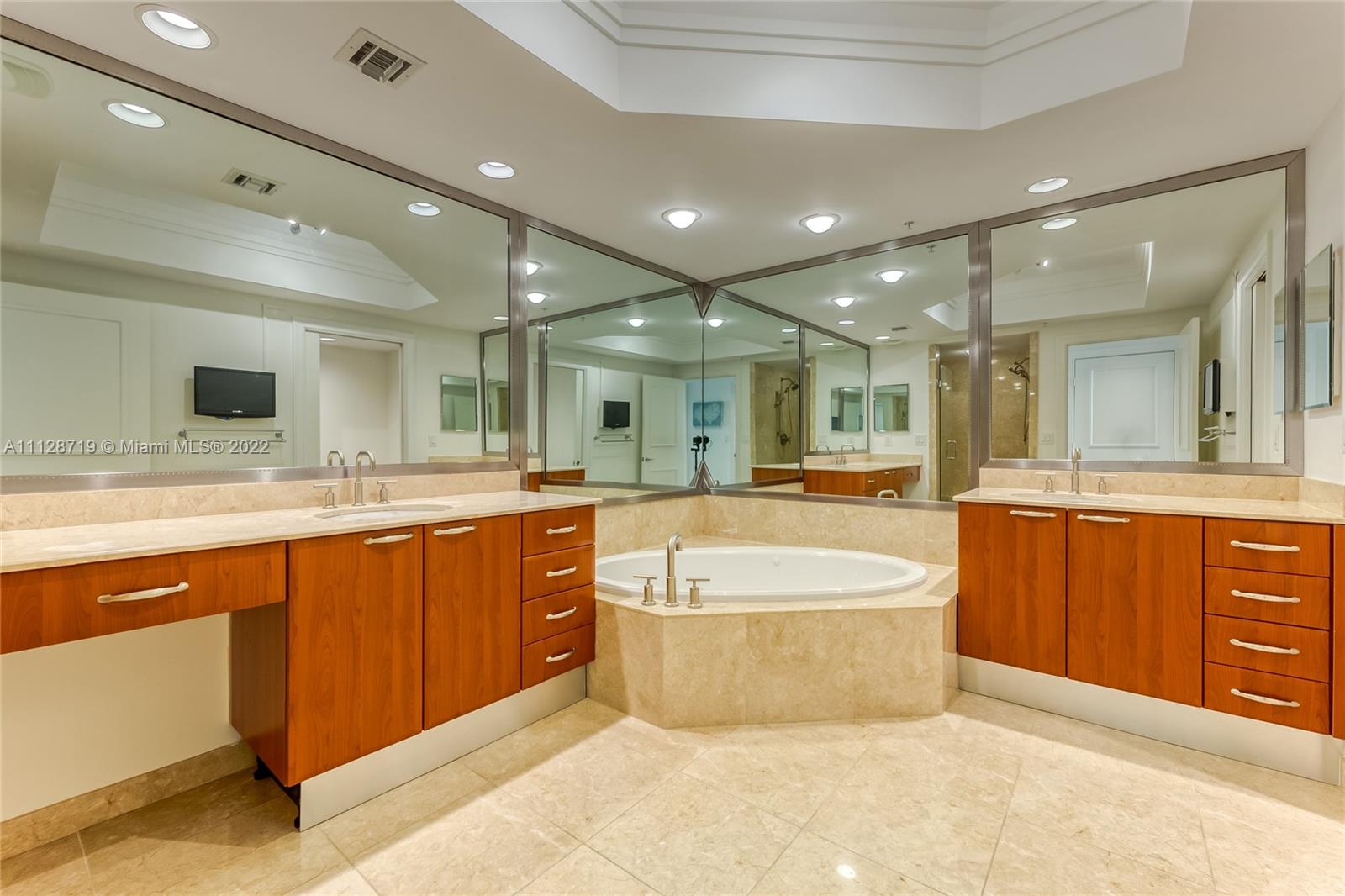 DIPLOMAT OCEANFRONT RESID - Residential