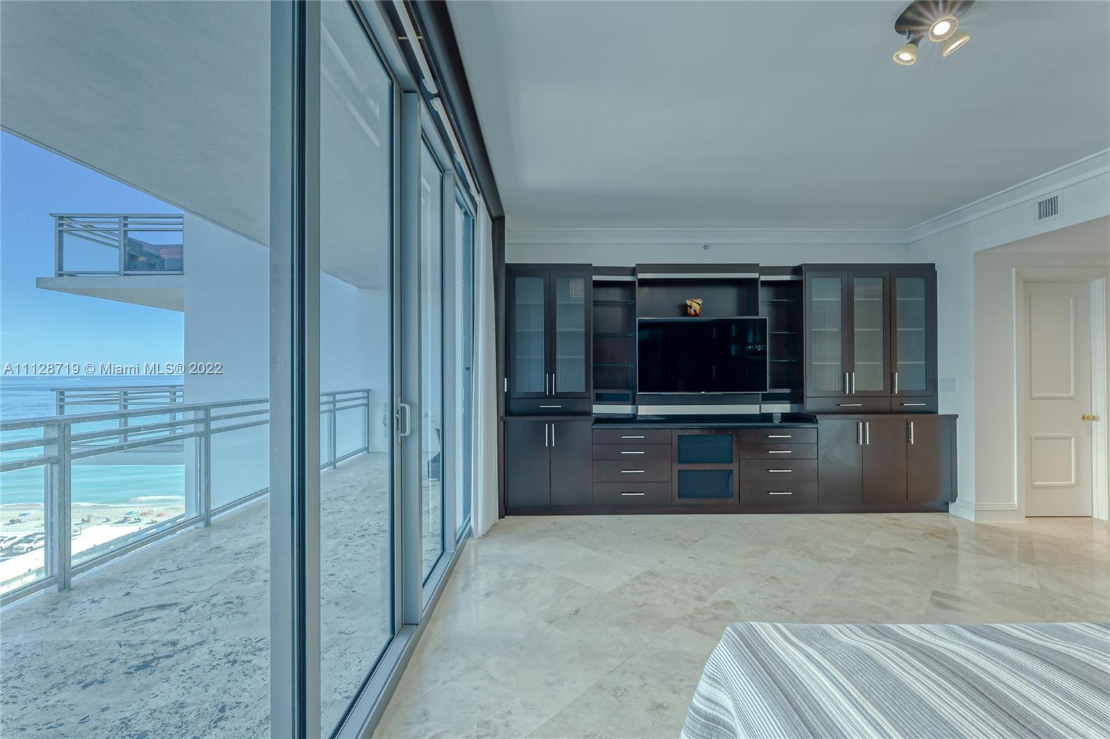 DIPLOMAT OCEANFRONT RESID - Residential