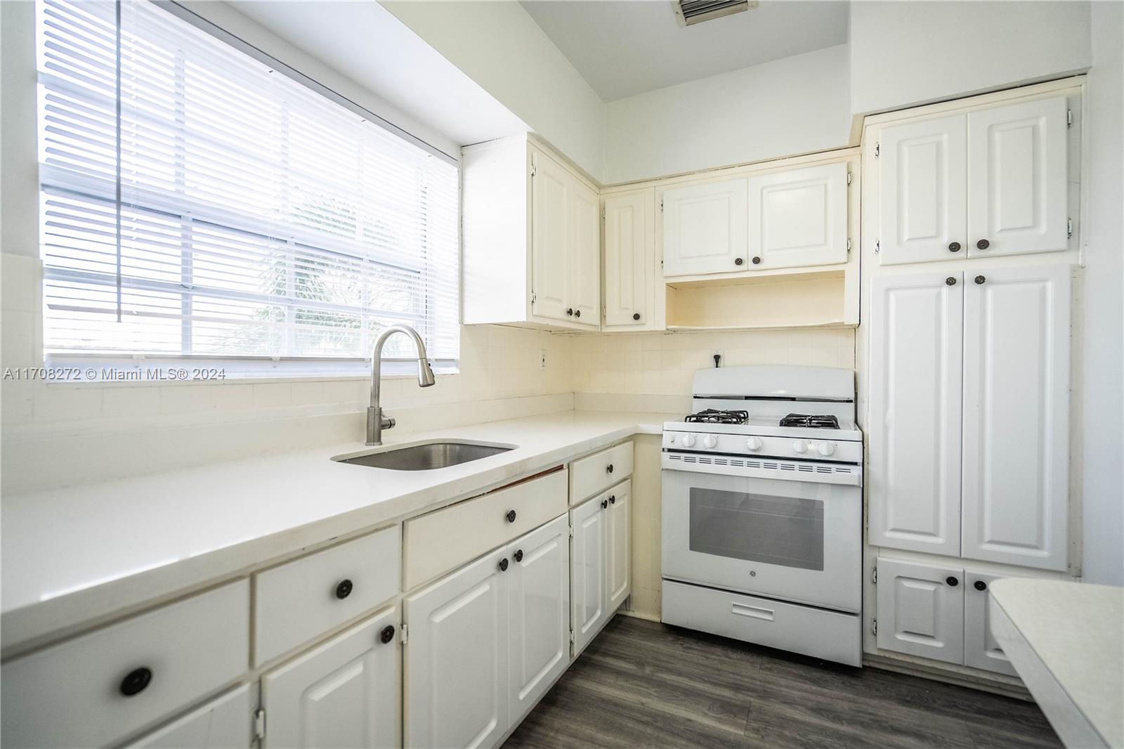 ISLE OF NORMANDY MIAMI VI - Residential Lease