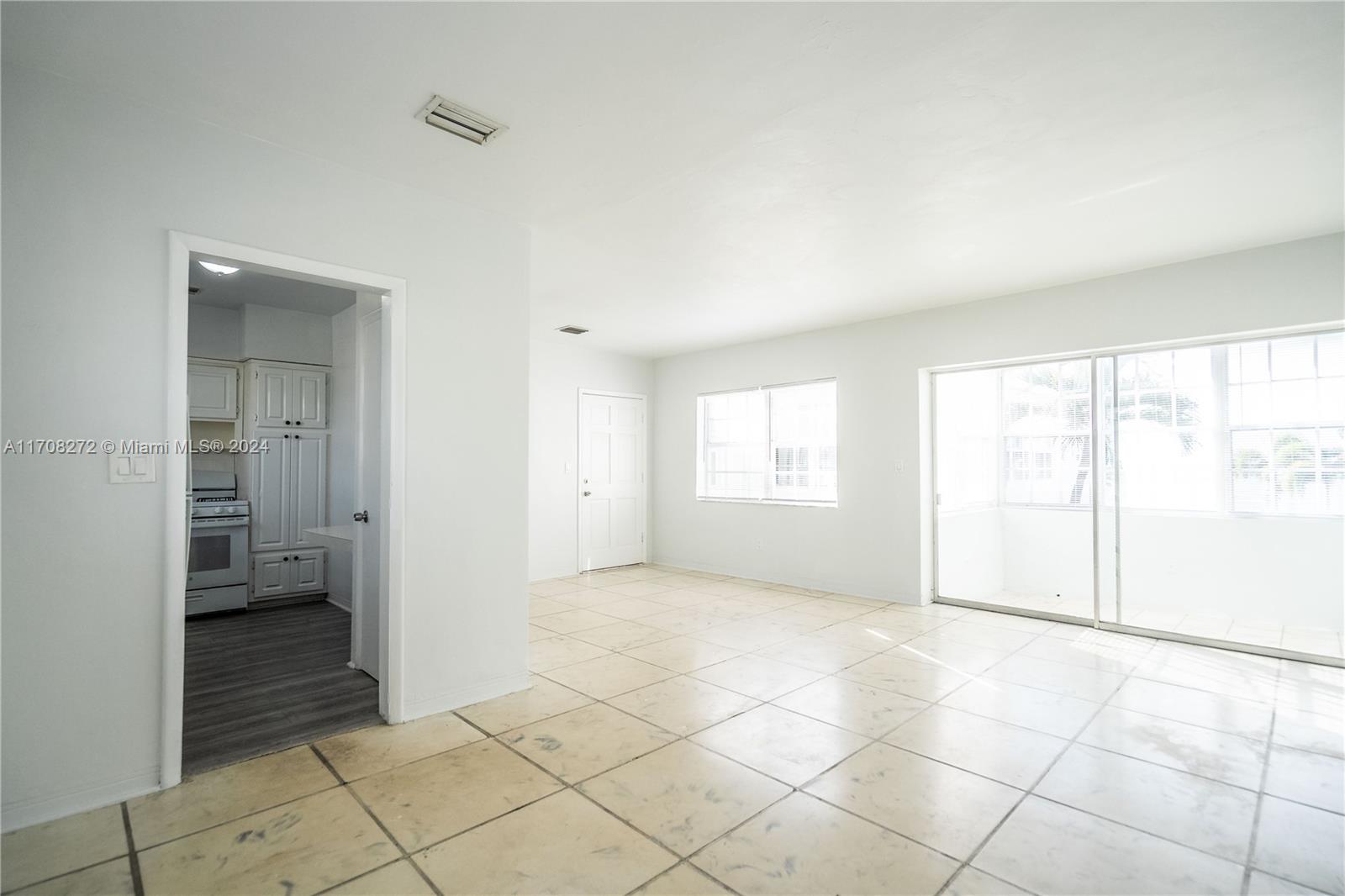 ISLE OF NORMANDY MIAMI VI - Residential Lease