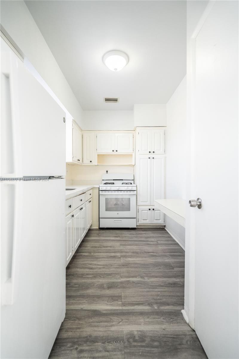 ISLE OF NORMANDY MIAMI VI - Residential Lease