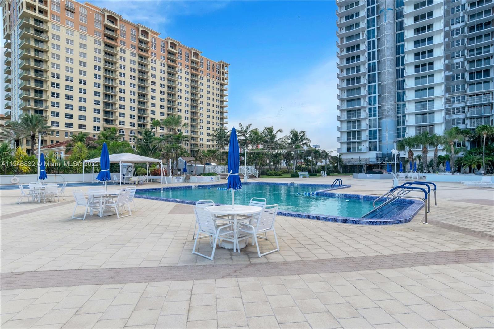 PARKER PLAZA ESTATES COND - Residential