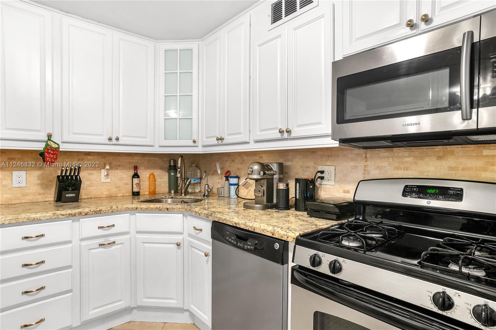 PARKER PLAZA ESTATES COND - Residential
