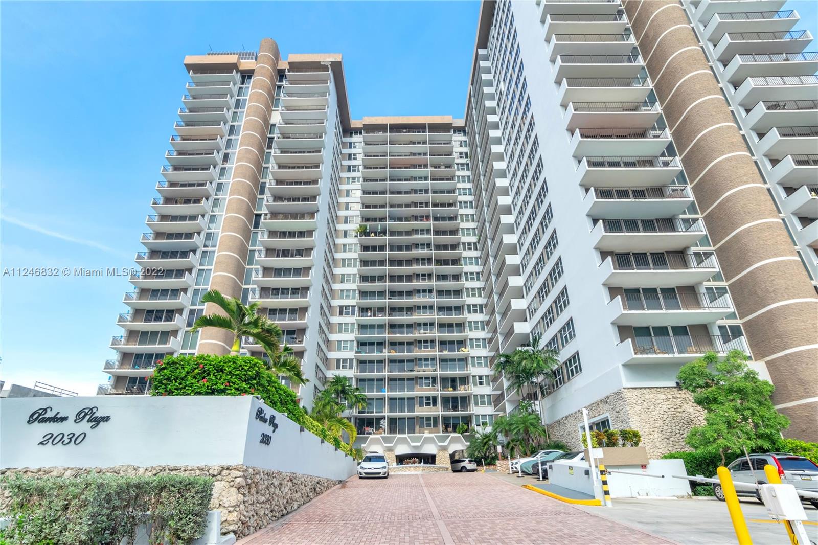 Attention investors unit is rented for $ 3350 per month for a year. Beautiful South facing ocean views from your new glass balcony.
Renovated 2bedrooms and 2baths, granite countertops, classic cabinets, stainless steel appliances.
Oceanfront heated pool/jacuzzy, lounge chairs and umbrellas, fitness center, steam rooms, billiard room, BBQ and picnic area.
Front desk concierge, valet and 24 hour security.
Maintenance includes A/C, water, cable, gas cooking and all the amenities.