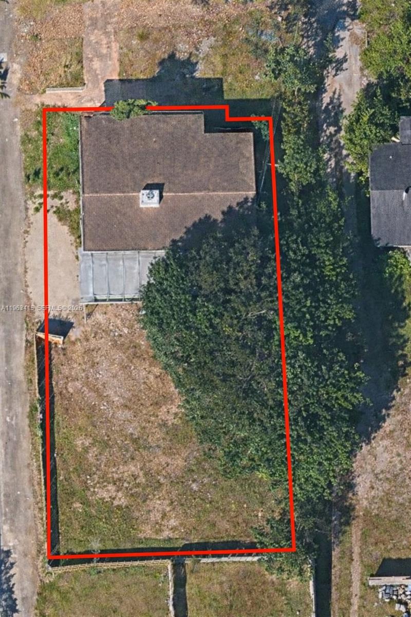 HOLLYWOOD COUNTRY ESTATES - Residential