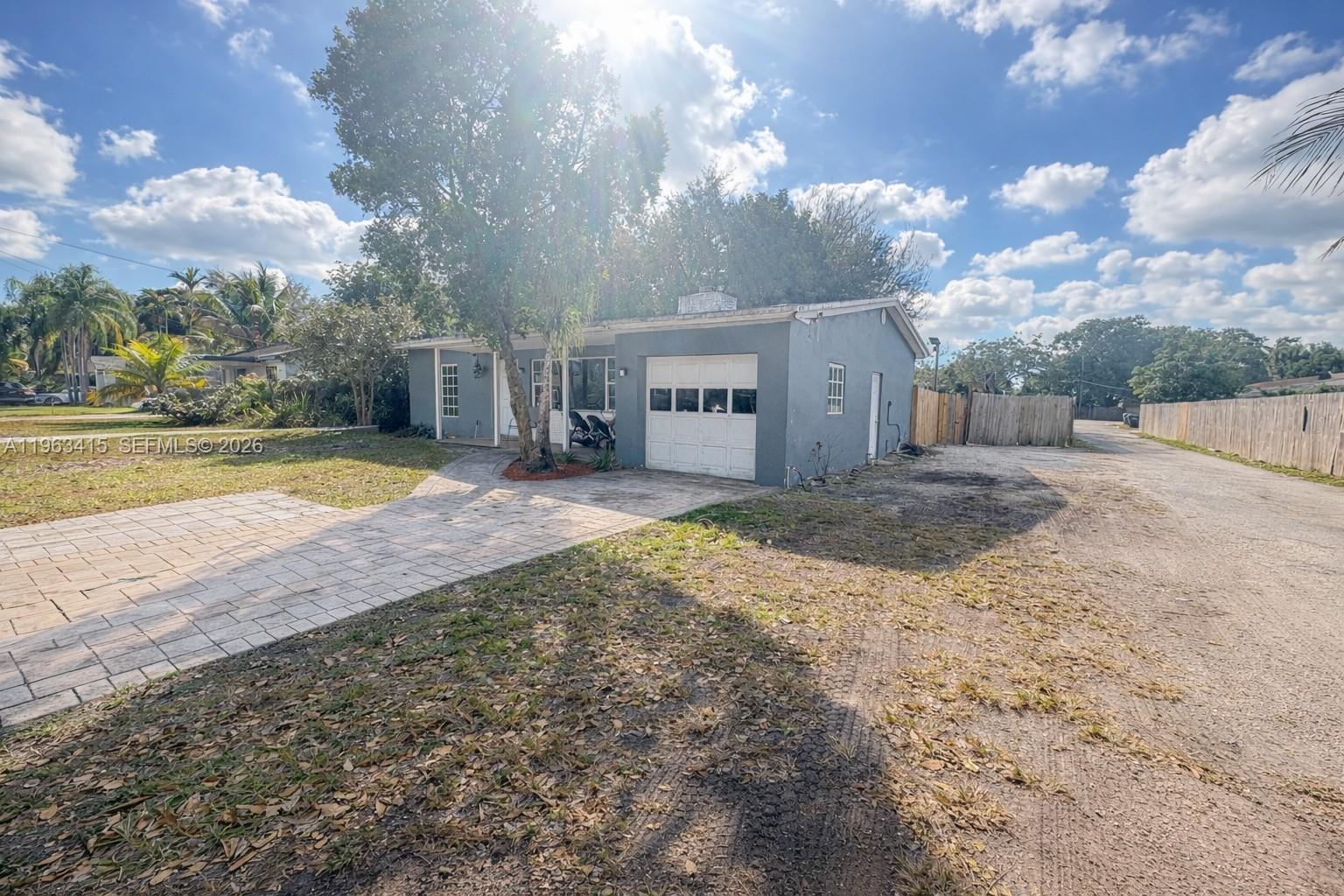 HOLLYWOOD COUNTRY ESTATES - Residential