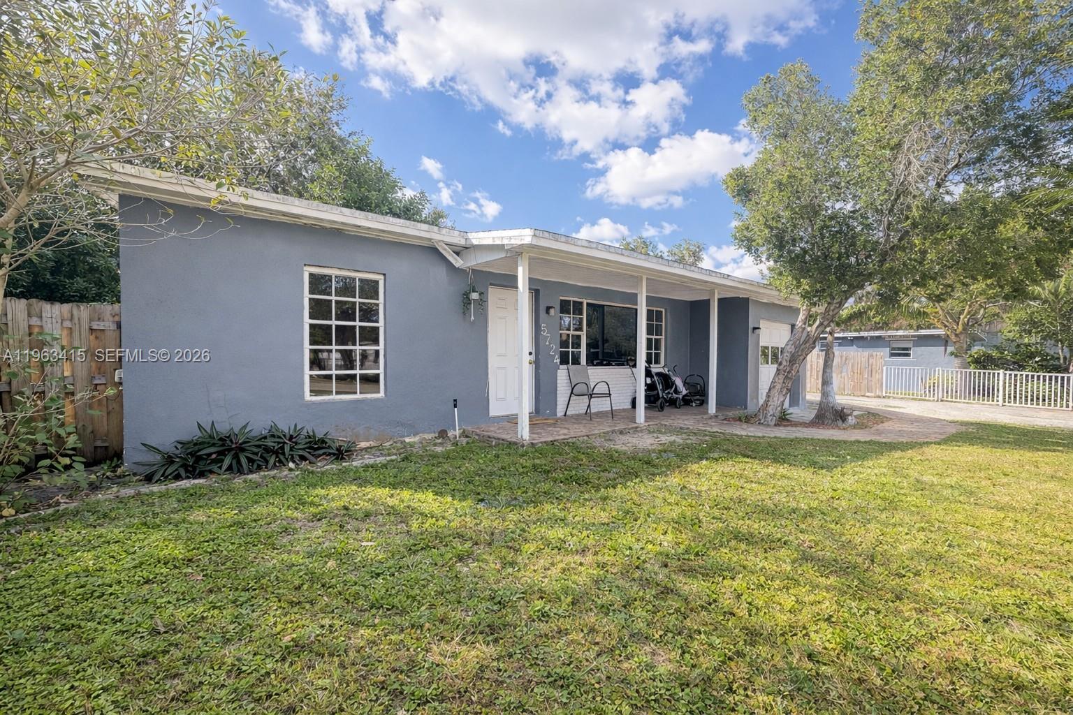 HOLLYWOOD COUNTRY ESTATES - Residential
