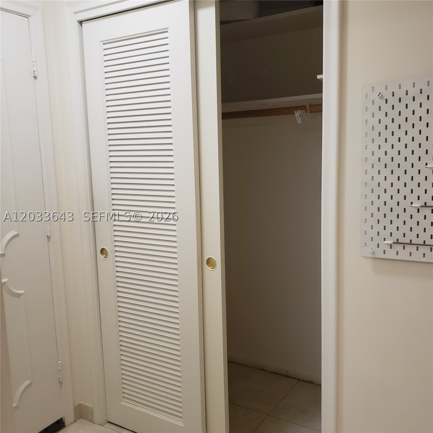 MEADOWBROOK TOWERS CONDO - Residential Lease