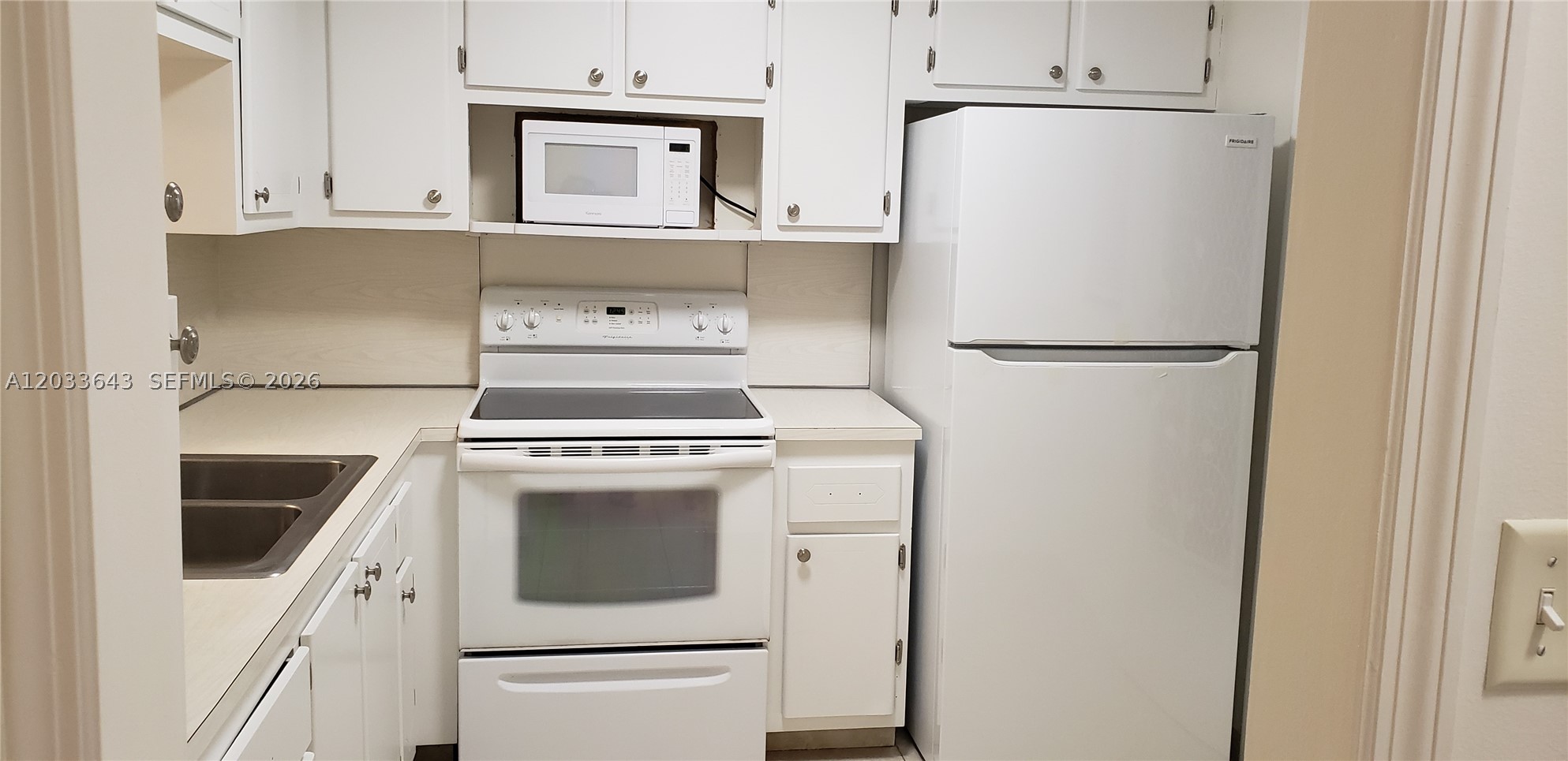 Very nice ,clean unit with a updated kitchen, bathroom, new a/c ,water heater and more. Great area !!!. 10 min from park, beach,shops, casino and more.