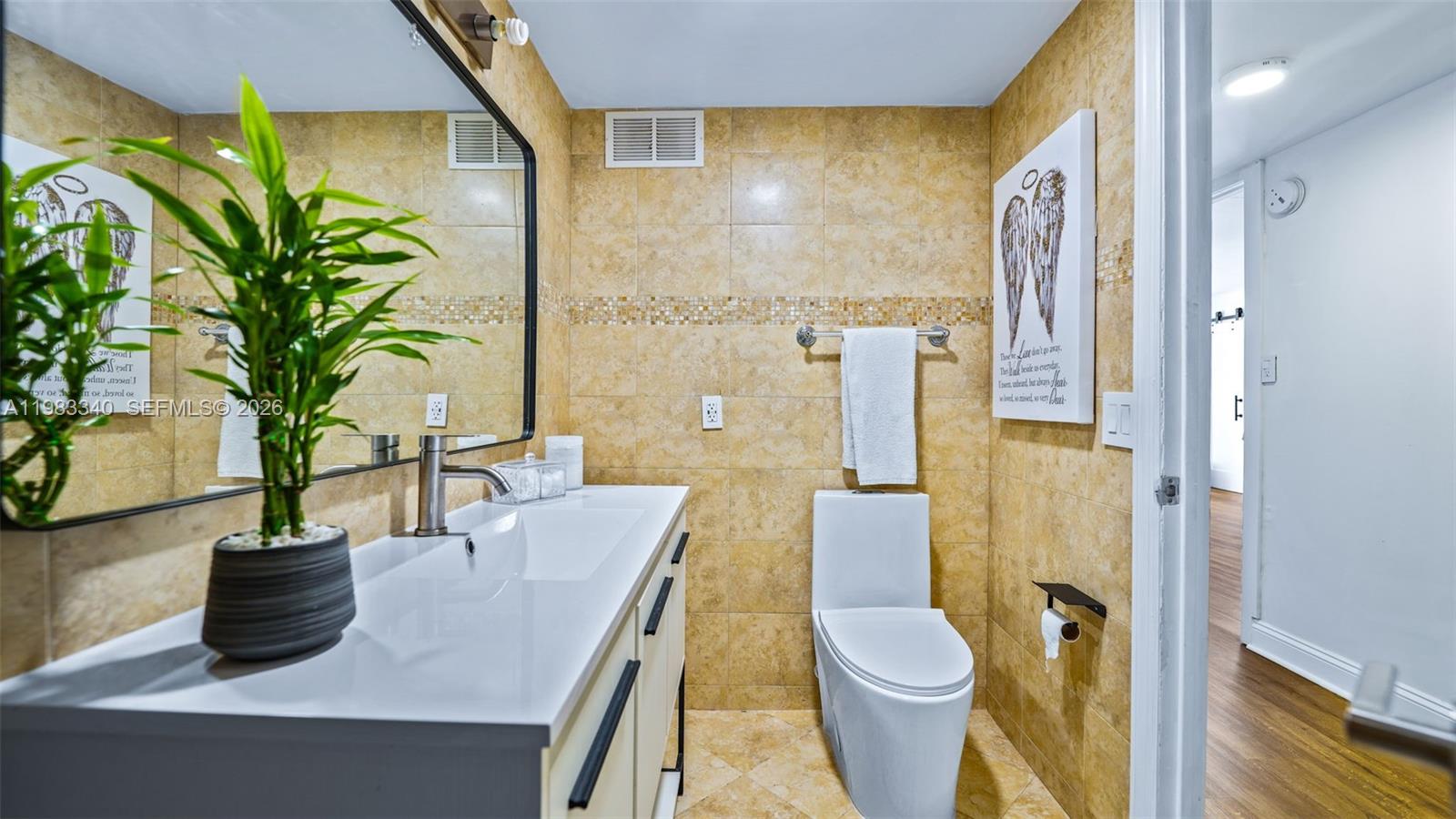 COMMODORE PLAZA CONDO - Residential