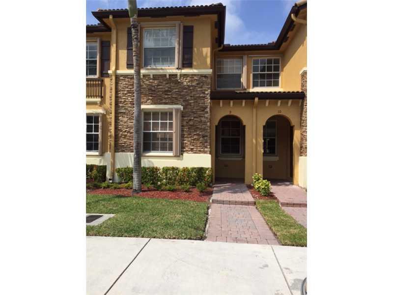 BEAUTIFUL TOWNHOUSE 3 BEDROOMS 2 1/2 BATH.NICE COMMUNITY AT ISLES AT BAYSHORE.EASY TO SHOW.NO CARPET.WASHER & DRYER INSIDE THE UNIT AT SECOND FLOOR.