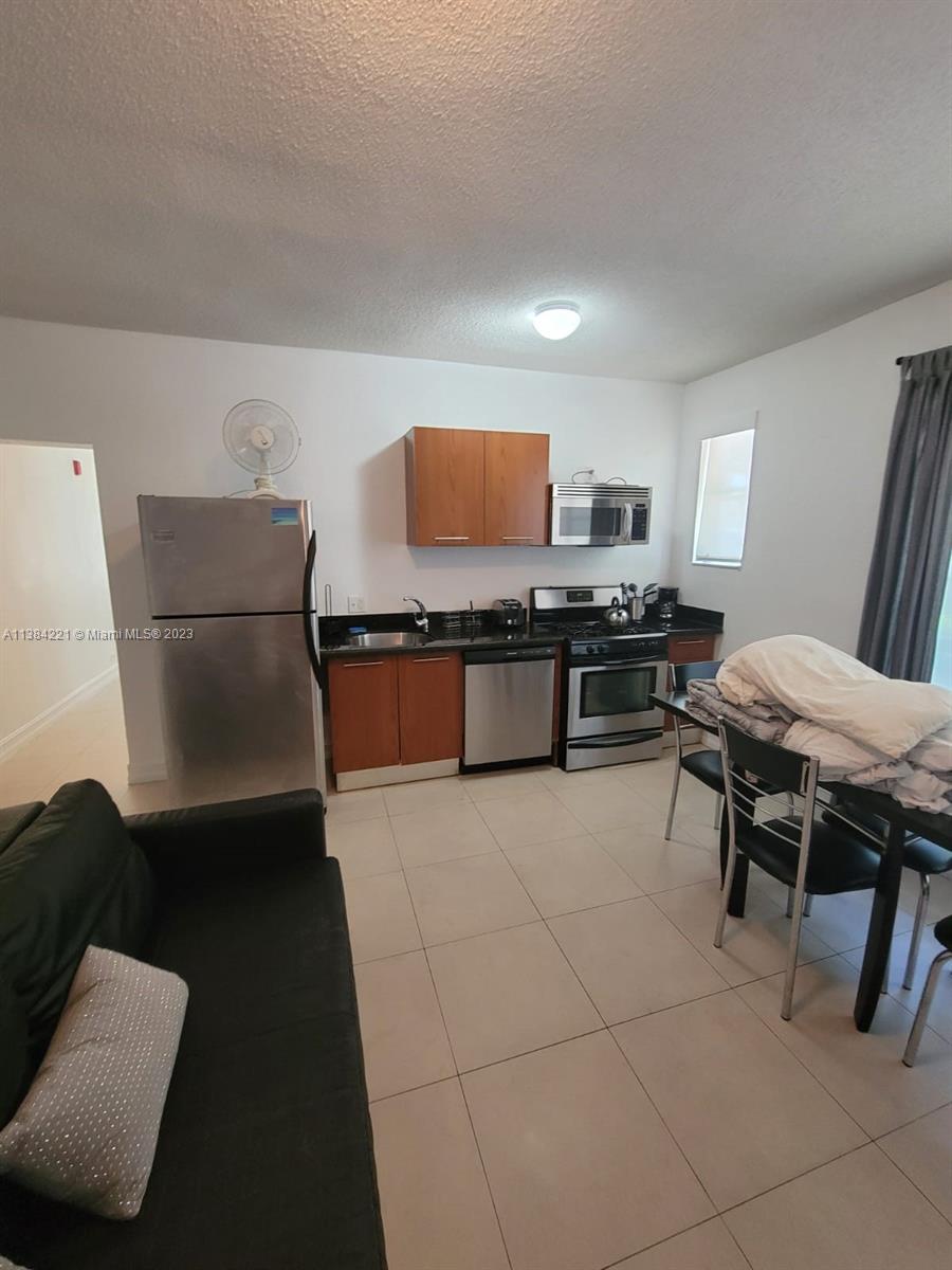 THE BAYLISS CONDO - Residential Lease