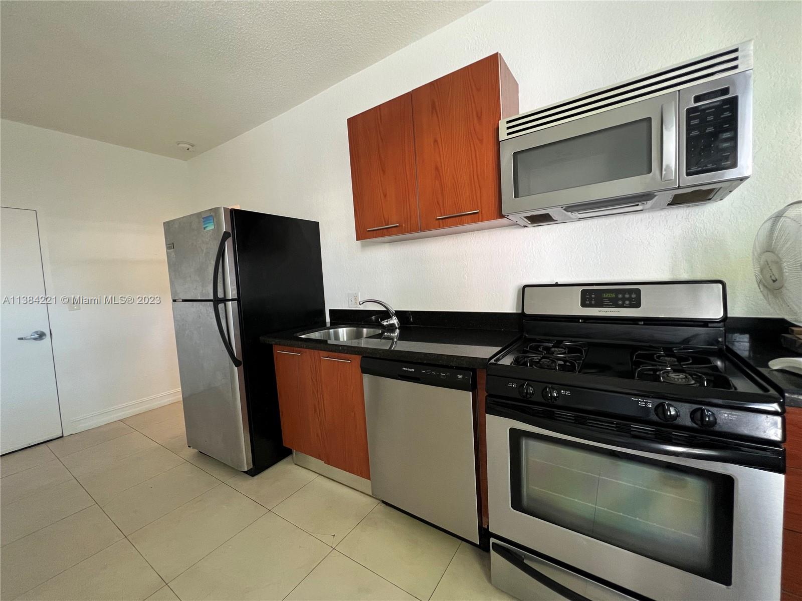 THE BAYLISS CONDO - Residential Lease