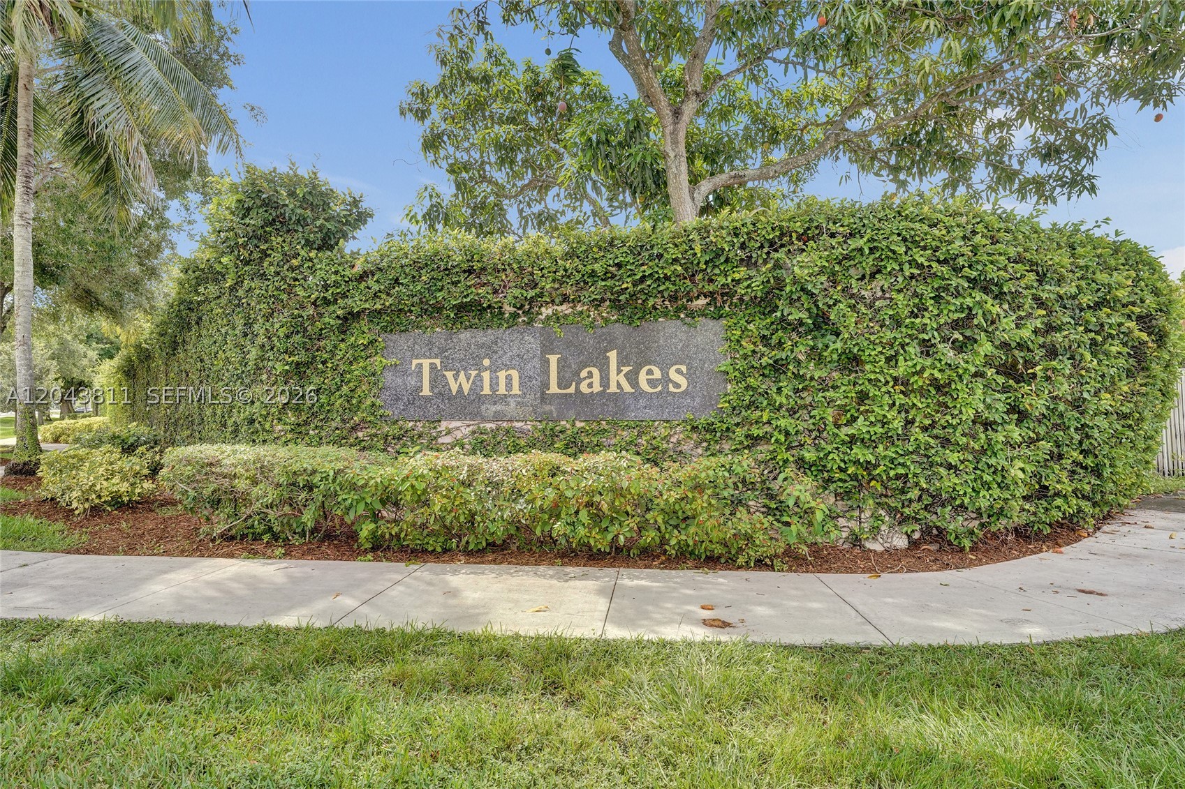SUNRISE GOLF VILLAGE - Residential