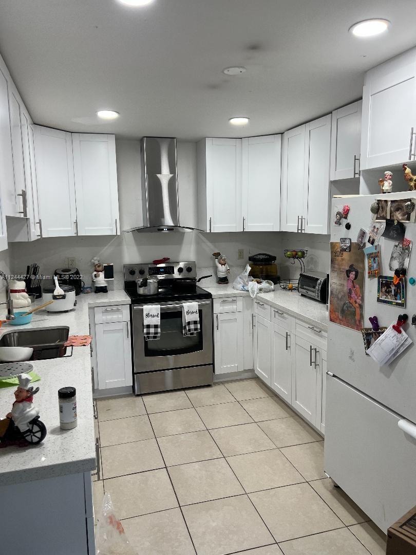 AVOCADO ESTATES - Residential