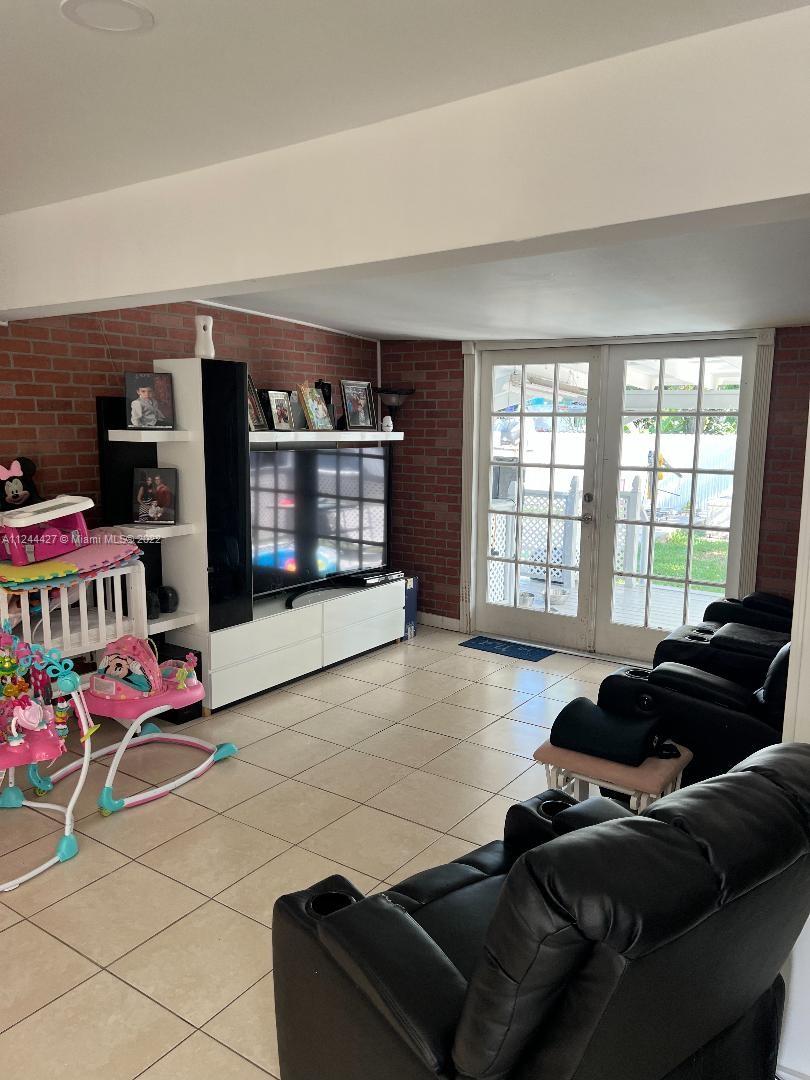AVOCADO ESTATES - Residential