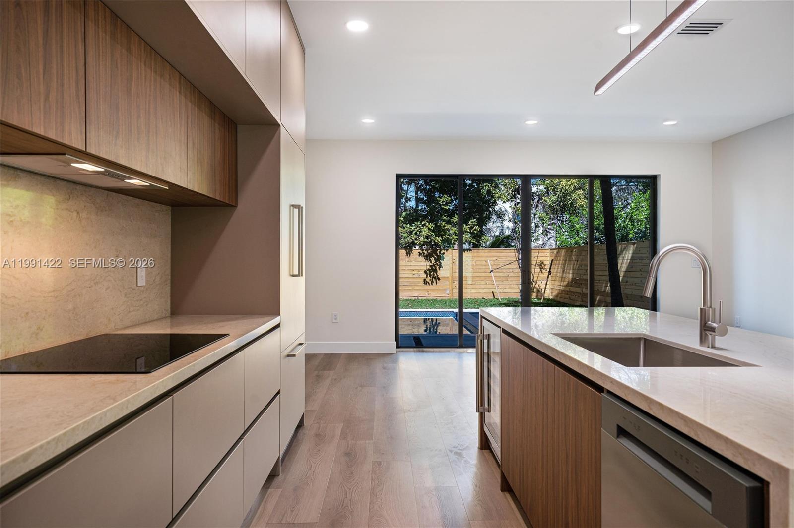 281 PRIME CONDO - Residential