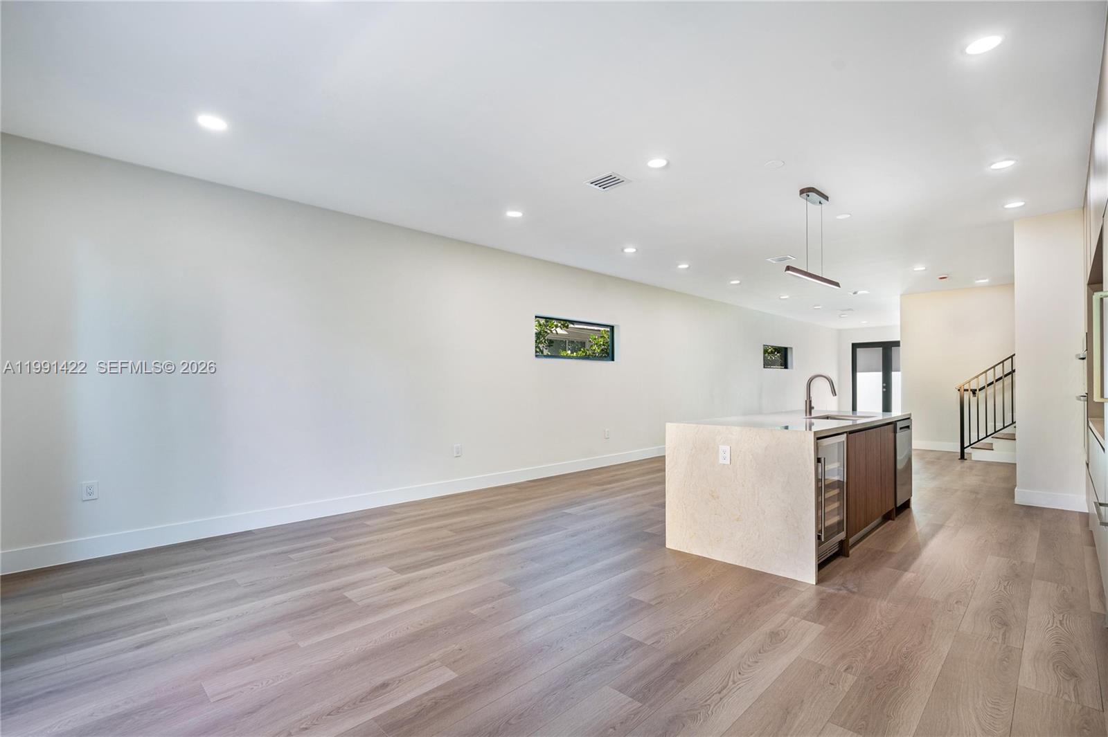 281 PRIME CONDO - Residential