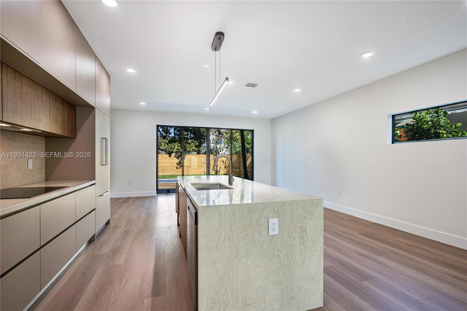 281 PRIME CONDO - Residential