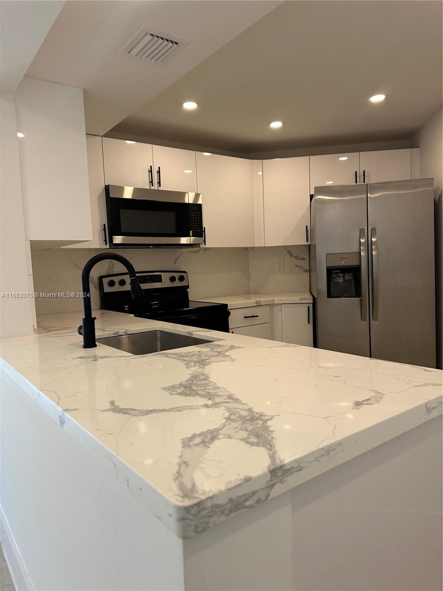 BLEAU FONTAINE CONDO #3 - Residential Lease