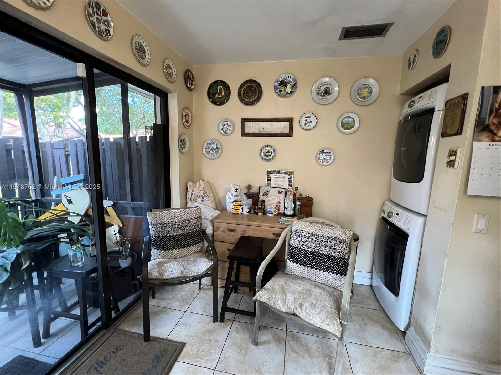LAKES MEADOW VILG HOMES C - Residential