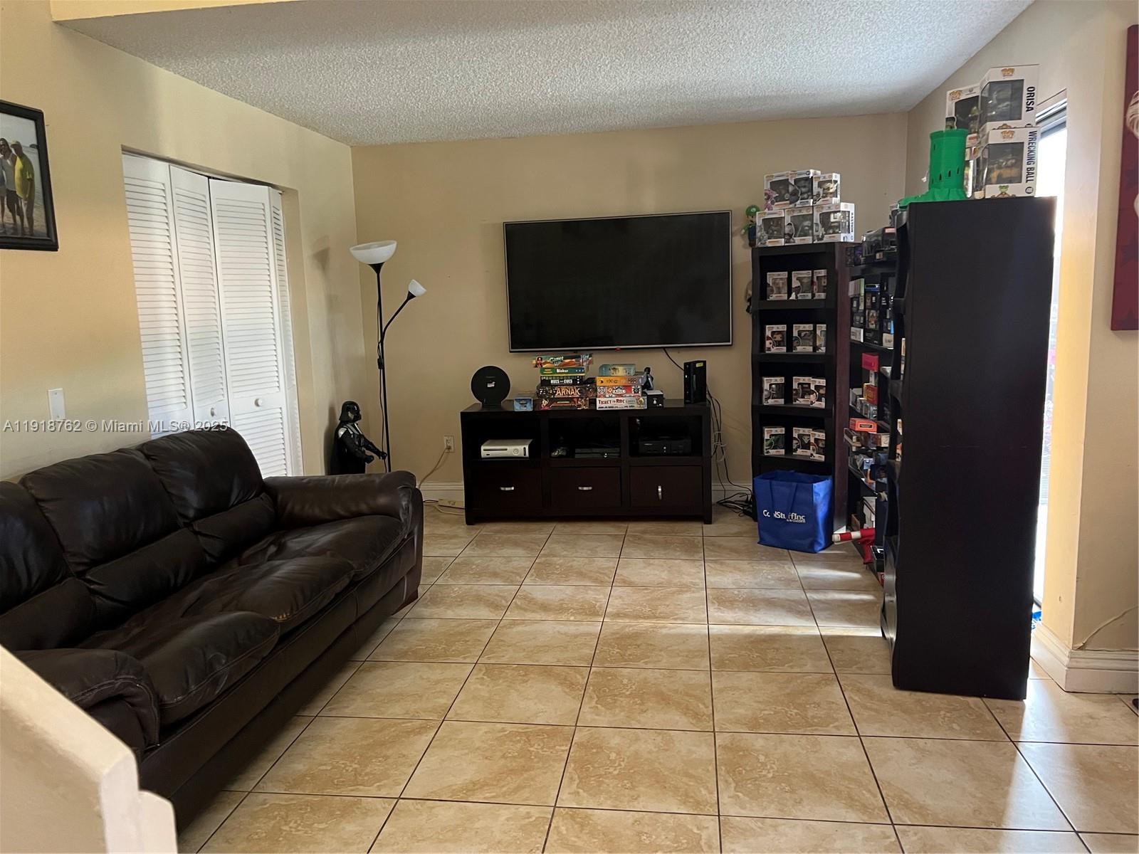 LAKES MEADOW VILG HOMES C - Residential