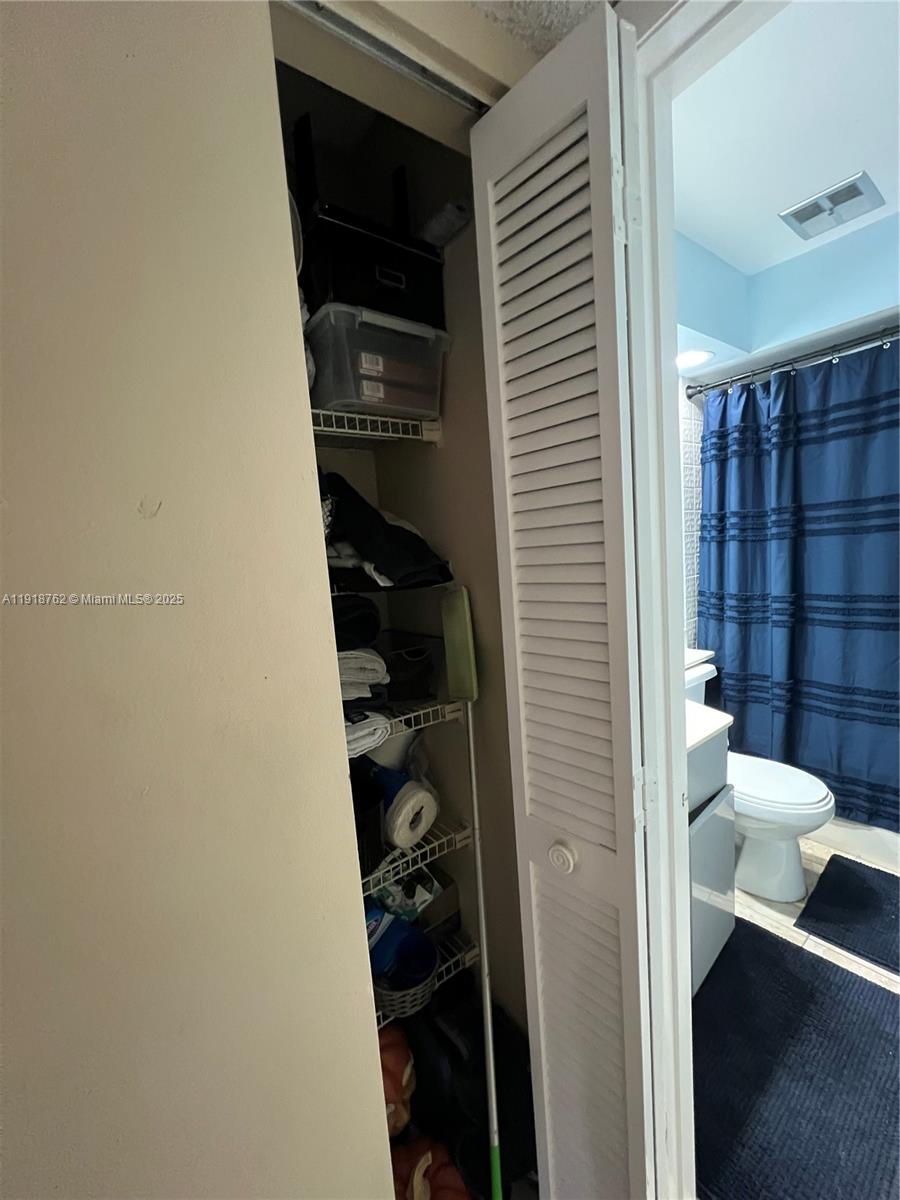 LAKES MEADOW VILG HOMES C - Residential