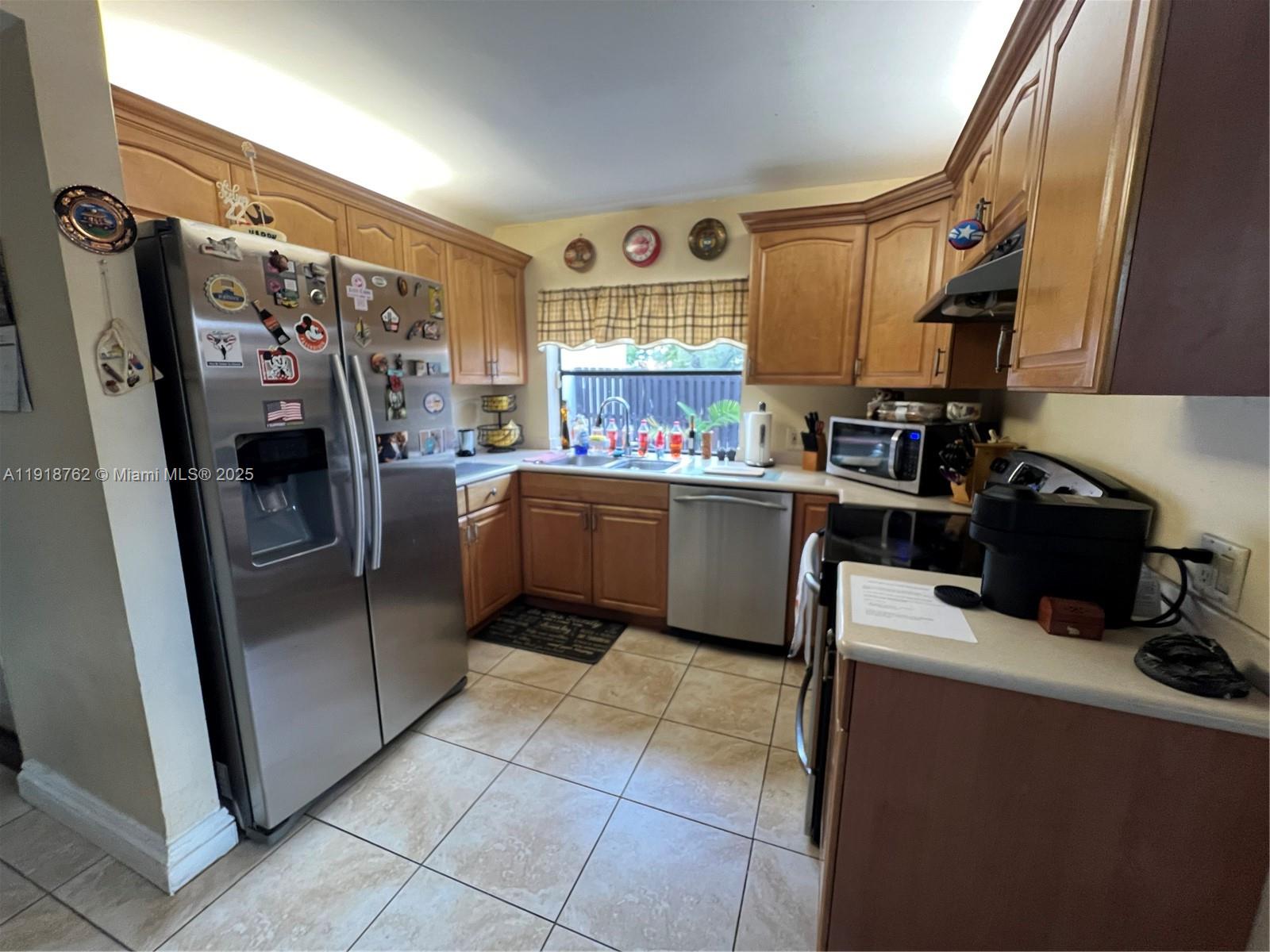 LAKES MEADOW VILG HOMES C - Residential