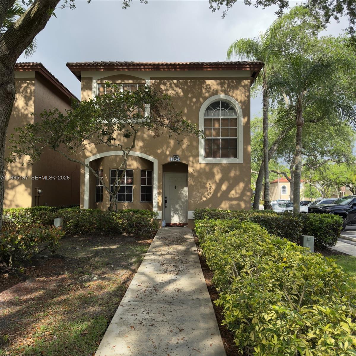 EMERALD COURTS - OPAL CRE - Residential