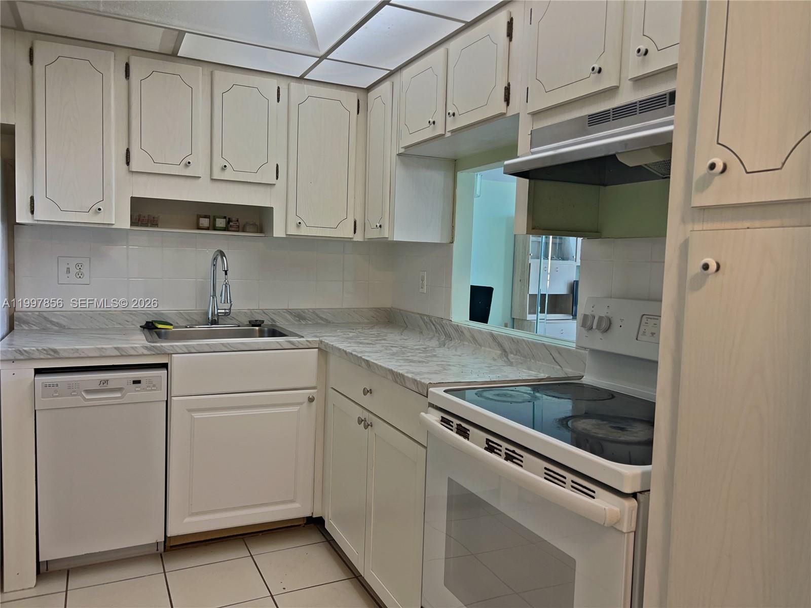 IMPERIAL TOWERS NORTH CON - Residential Lease