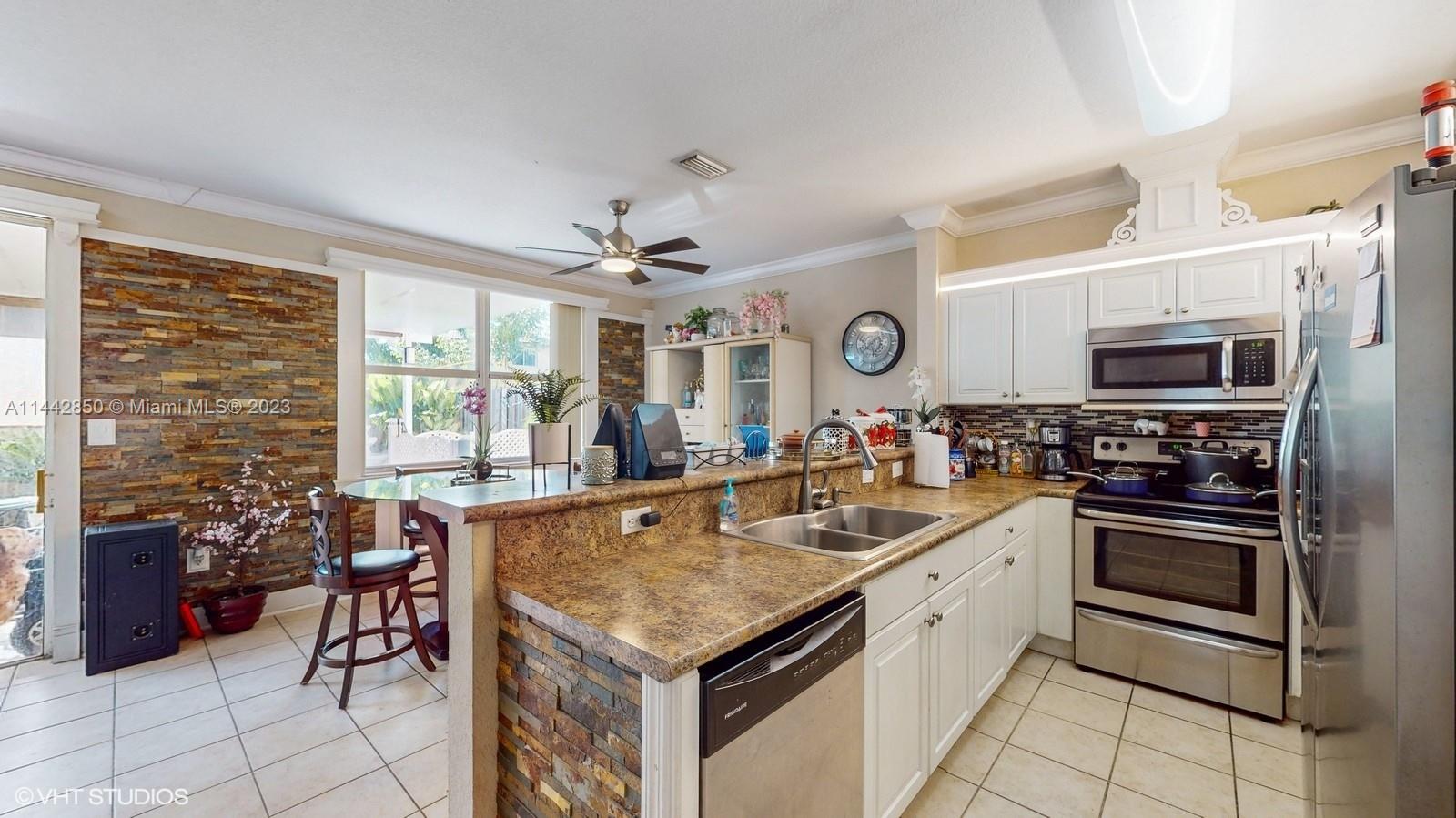 FLORIDIAN ISLES SOUTH - Residential