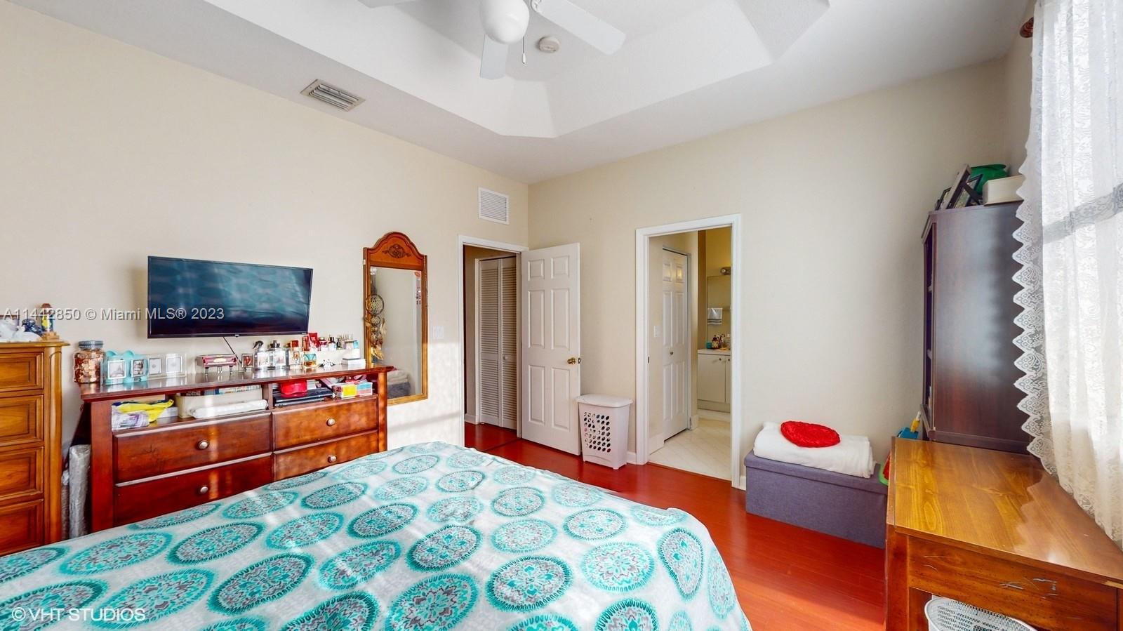 FLORIDIAN ISLES SOUTH - Residential