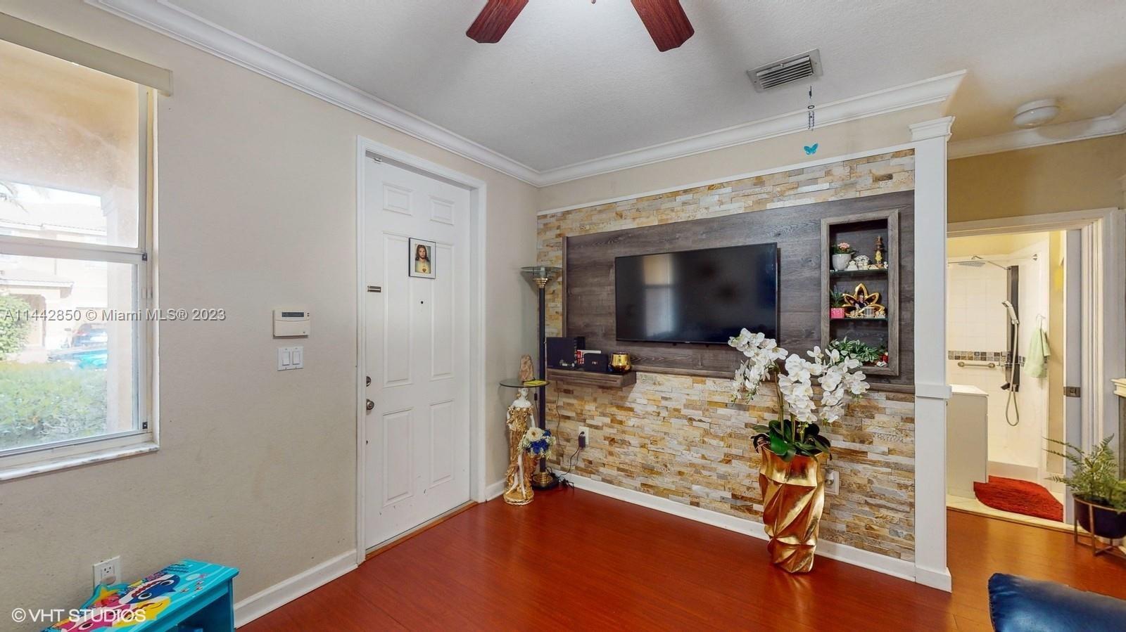 FLORIDIAN ISLES SOUTH - Residential
