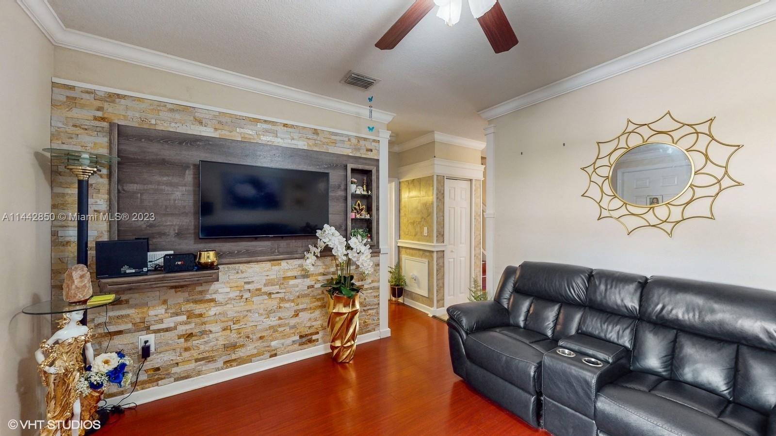 FLORIDIAN ISLES SOUTH - Residential