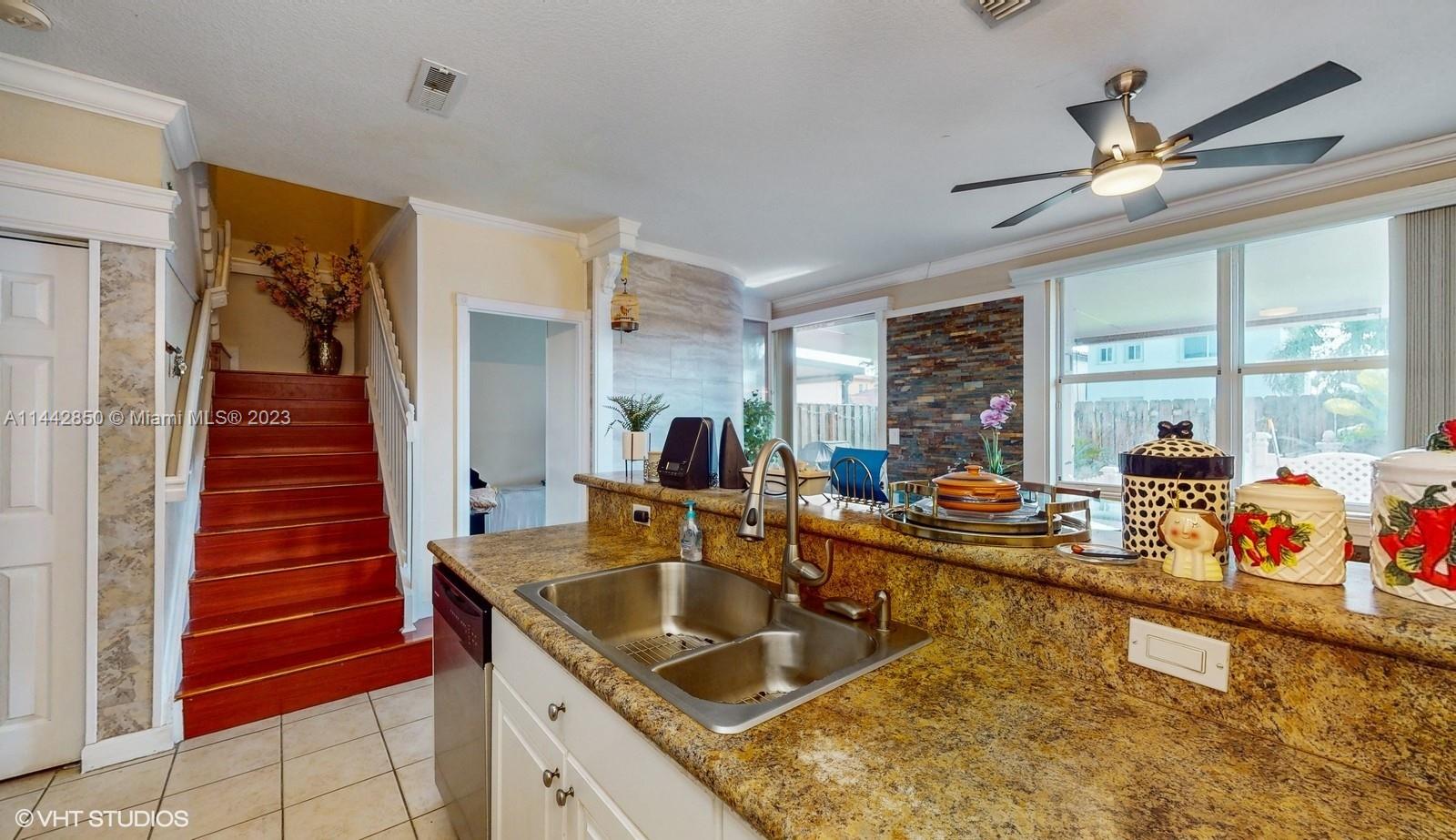 FLORIDIAN ISLES SOUTH - Residential