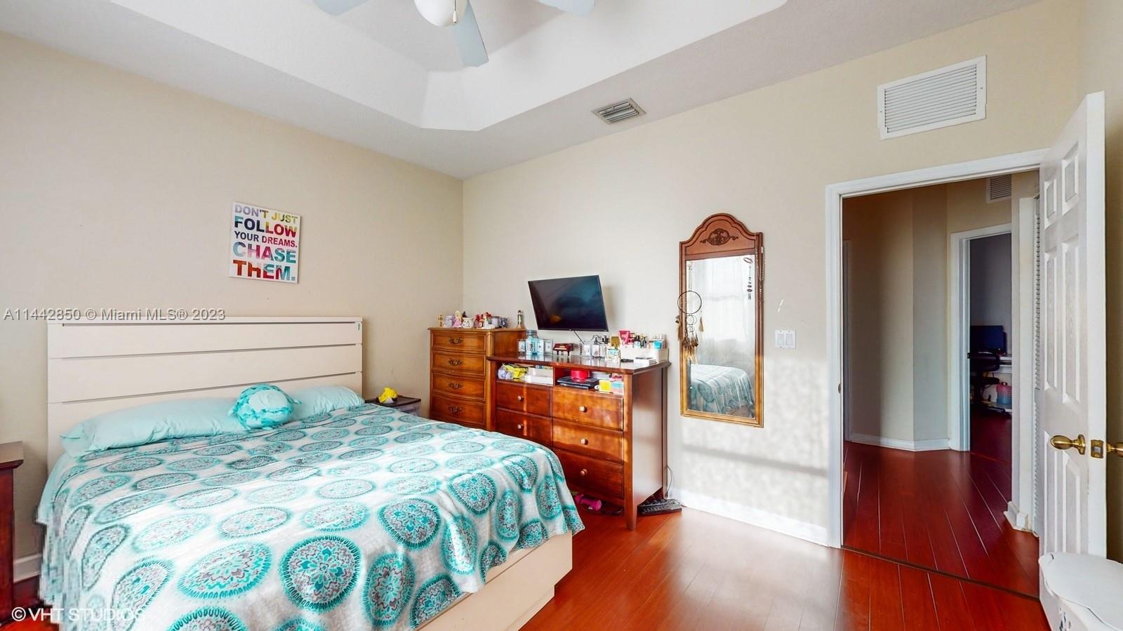 FLORIDIAN ISLES SOUTH - Residential