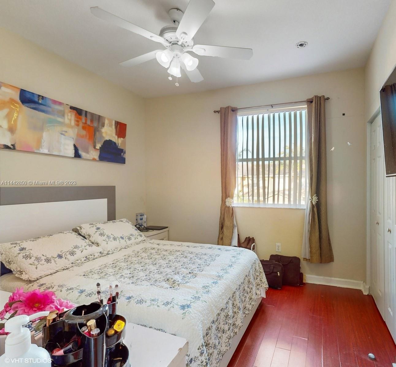 FLORIDIAN ISLES SOUTH - Residential