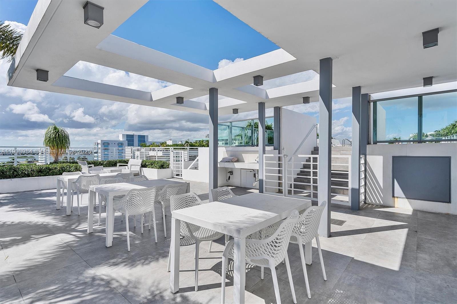 THE PALMS CONDO - Residential