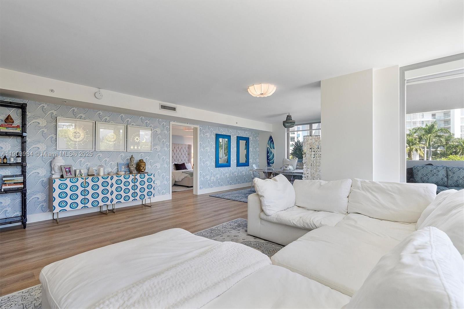 THE PALMS CONDO - Residential