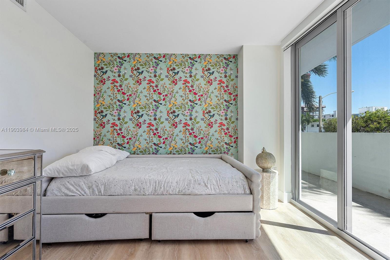 THE PALMS CONDO - Residential