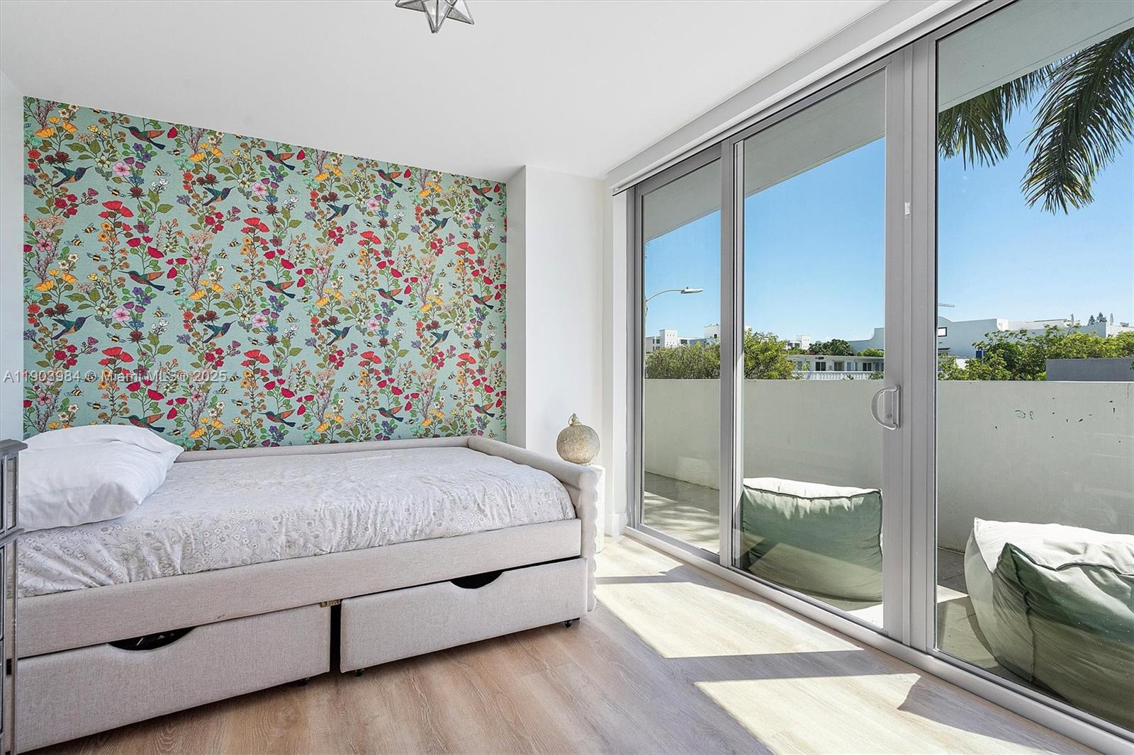THE PALMS CONDO - Residential