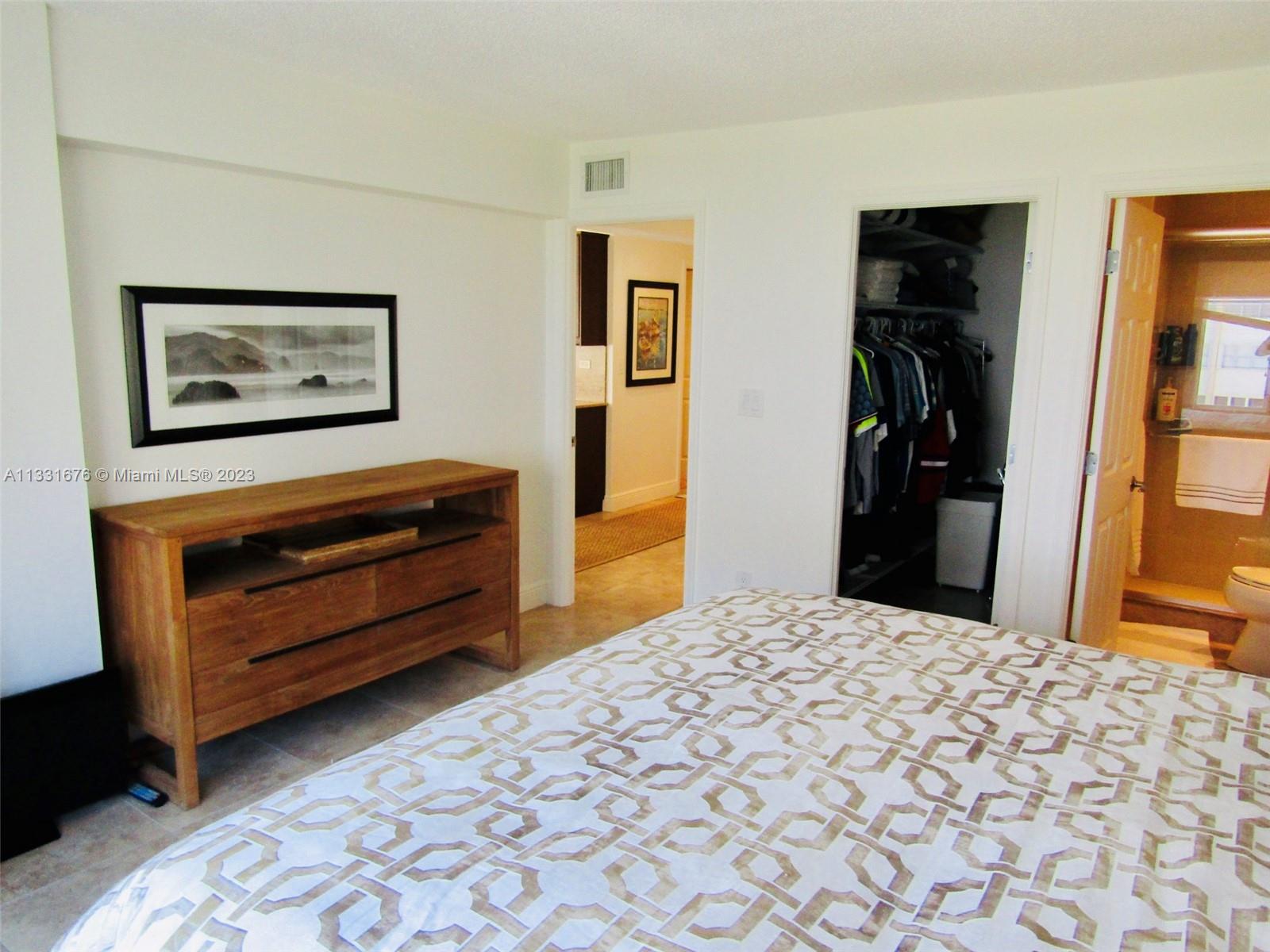 GOLDEN ISLES TOWERS CONDO - Residential