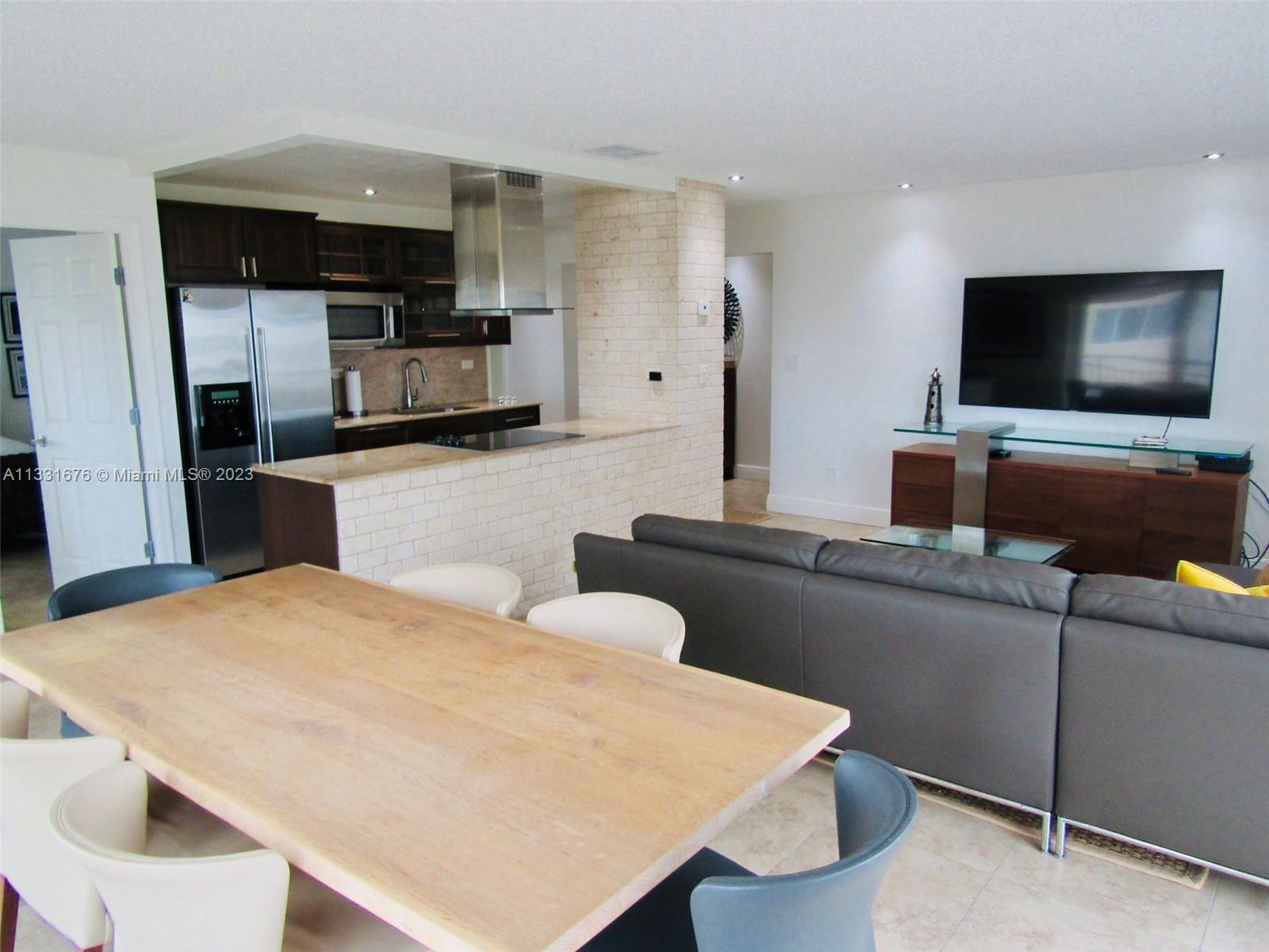 GOLDEN ISLES TOWERS CONDO - Residential