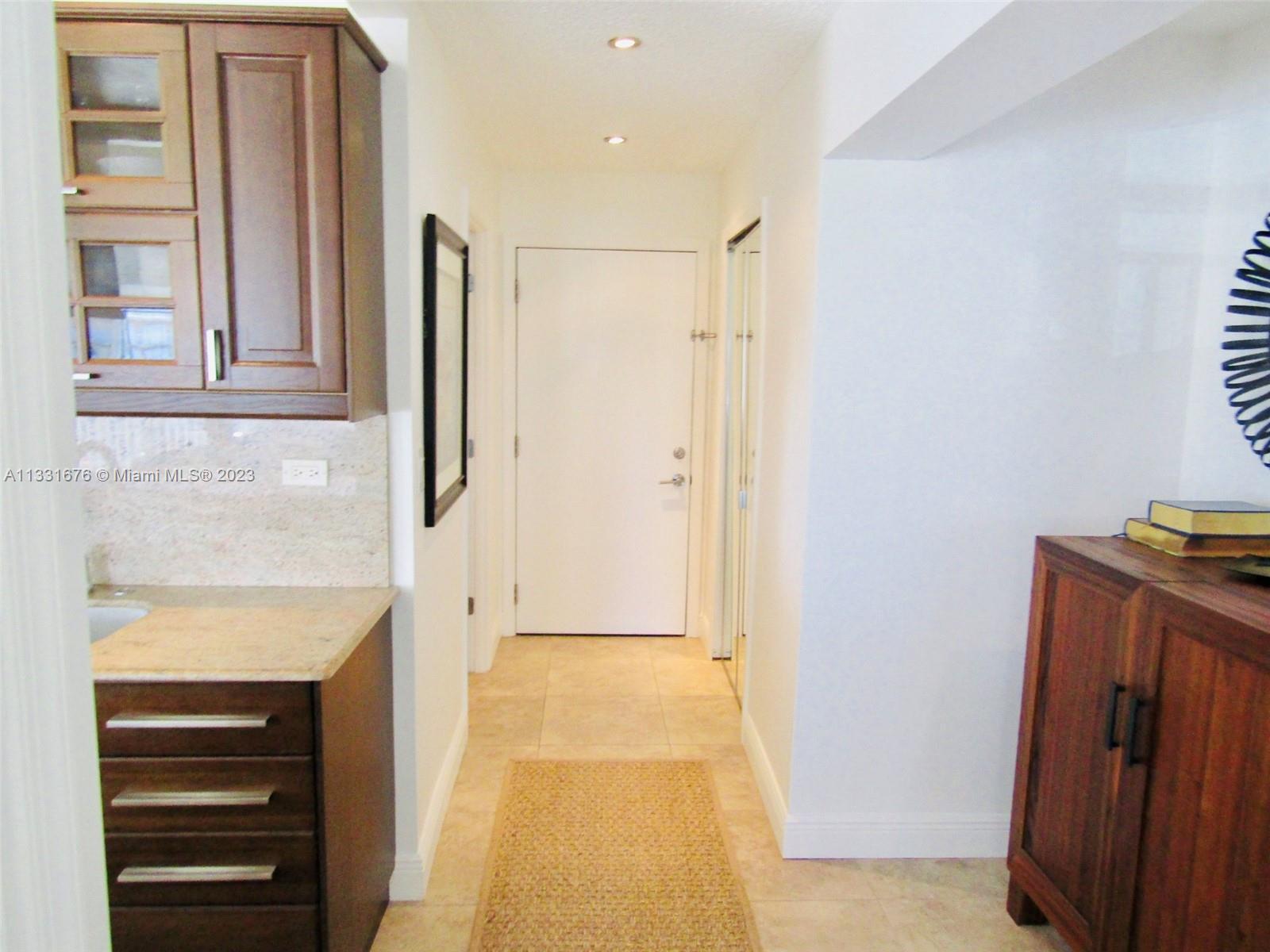 GOLDEN ISLES TOWERS CONDO - Residential