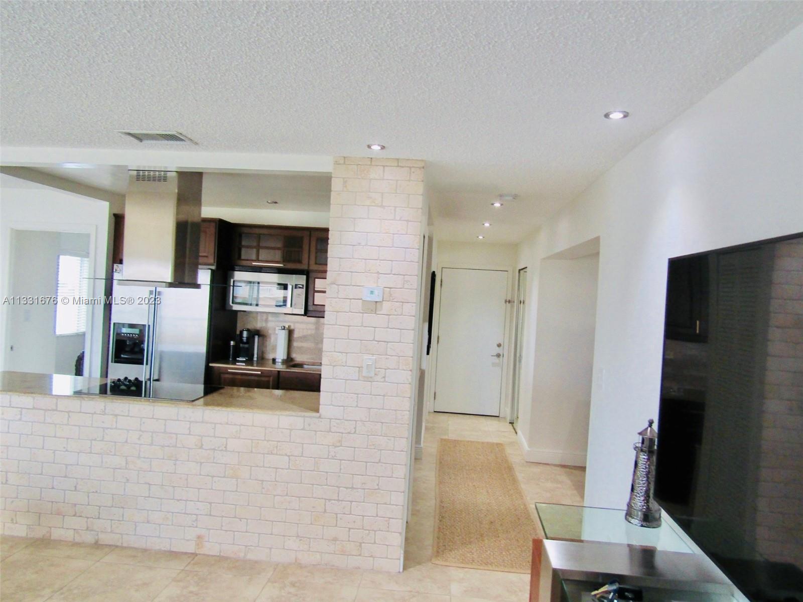 GOLDEN ISLES TOWERS CONDO - Residential